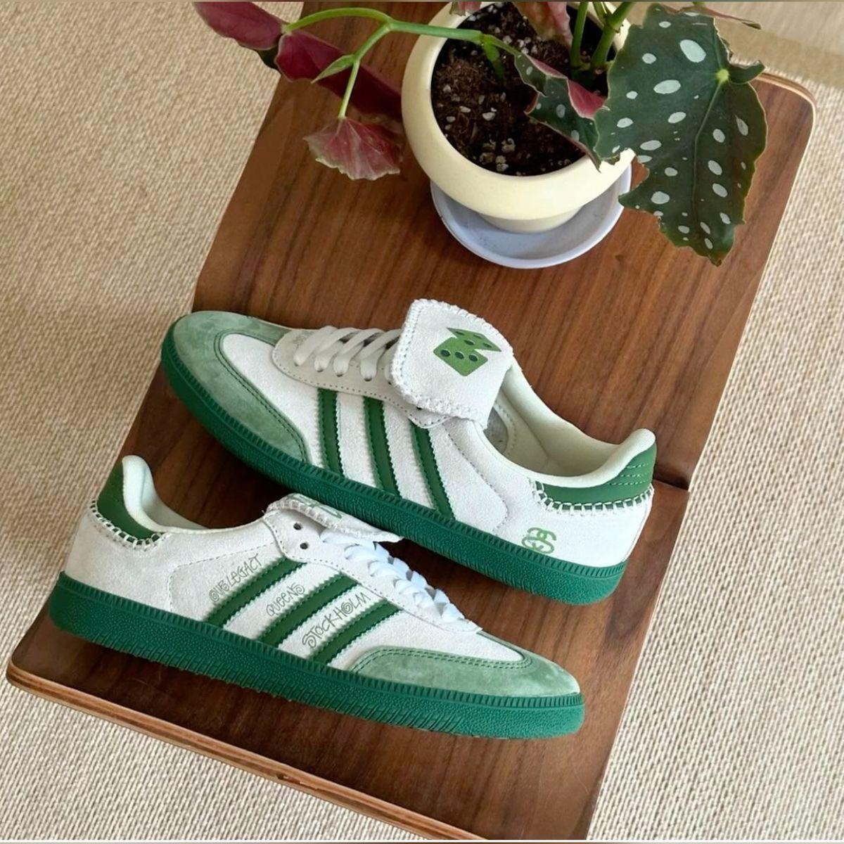 baskets-adidas-samba-stussy-lt-collegiate-green-1.jpg Baskets Adidas Samba - Stussy - LT Collegiate Green – Image 1