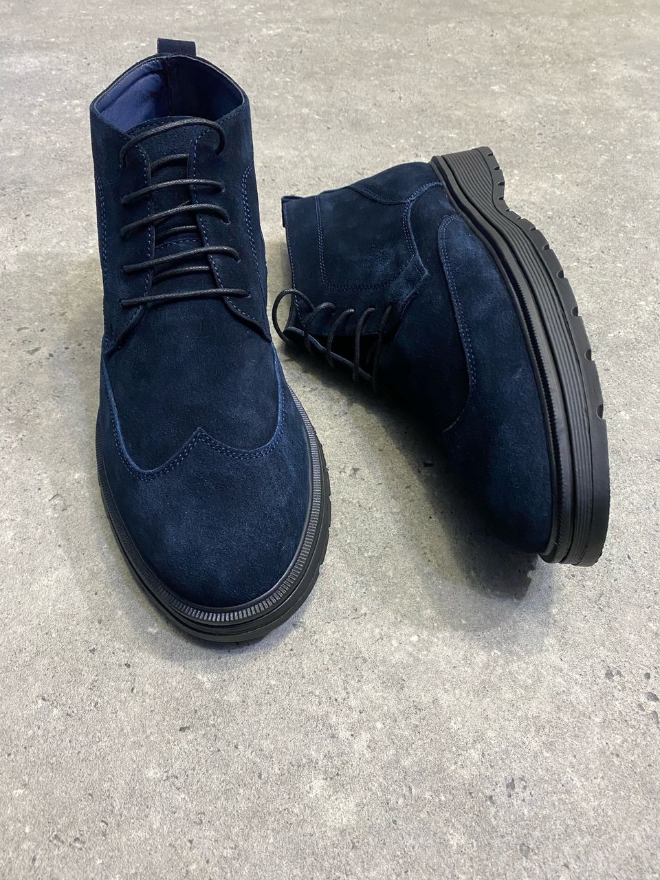 botte-en-daim-bleu-cavin-klein-1.jpg BOTTE EN DAIM BLEU CAVIN KLEIN – Image 1