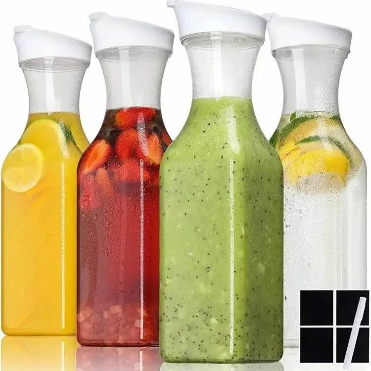 lot-de-4-bouteilles-carafes-a-jus-en-plastique-avec-couvercle-de-14-l-fs-1.jpg Lot de 4 bouteilles carafes à jus en plastique avec couvercle de 1,4 l -FS – Image 1