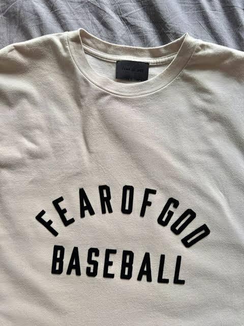 t-shirt-essentials-et-fear-of-god-1.jpg T-SHIRT Essentials et Fear of God – Image 1