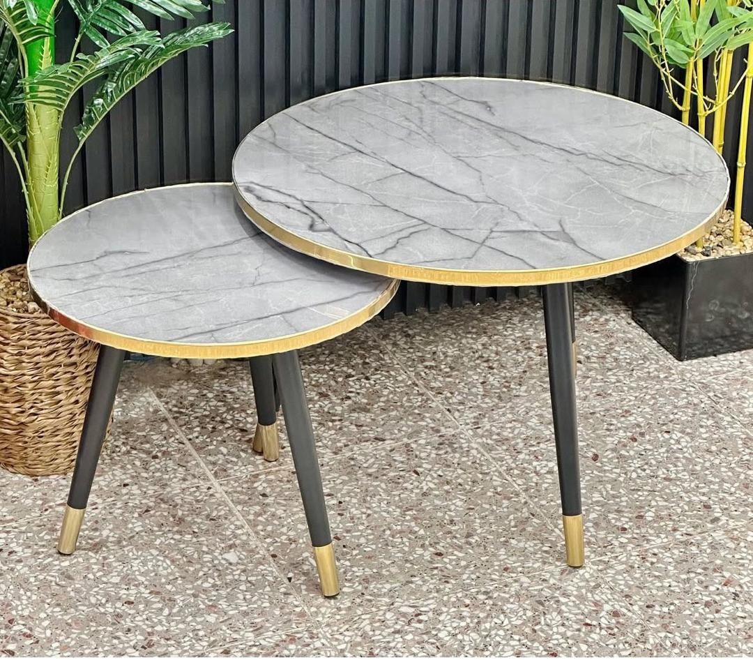 table-basse-moderne-en-bois-avec-cadre-en-metal-robuste-1.jpg Table Basse Moderne en bois avec Cadre en métal Robuste – Image 1