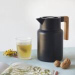 Balvi Thermos Home Couleur  13L Fermeture hermétique Facile à Ouvrir avec Manche en Bois INOX