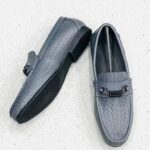 MOCASSINS EN CUIR NOIR POUR HOMME AVEC MOTIF