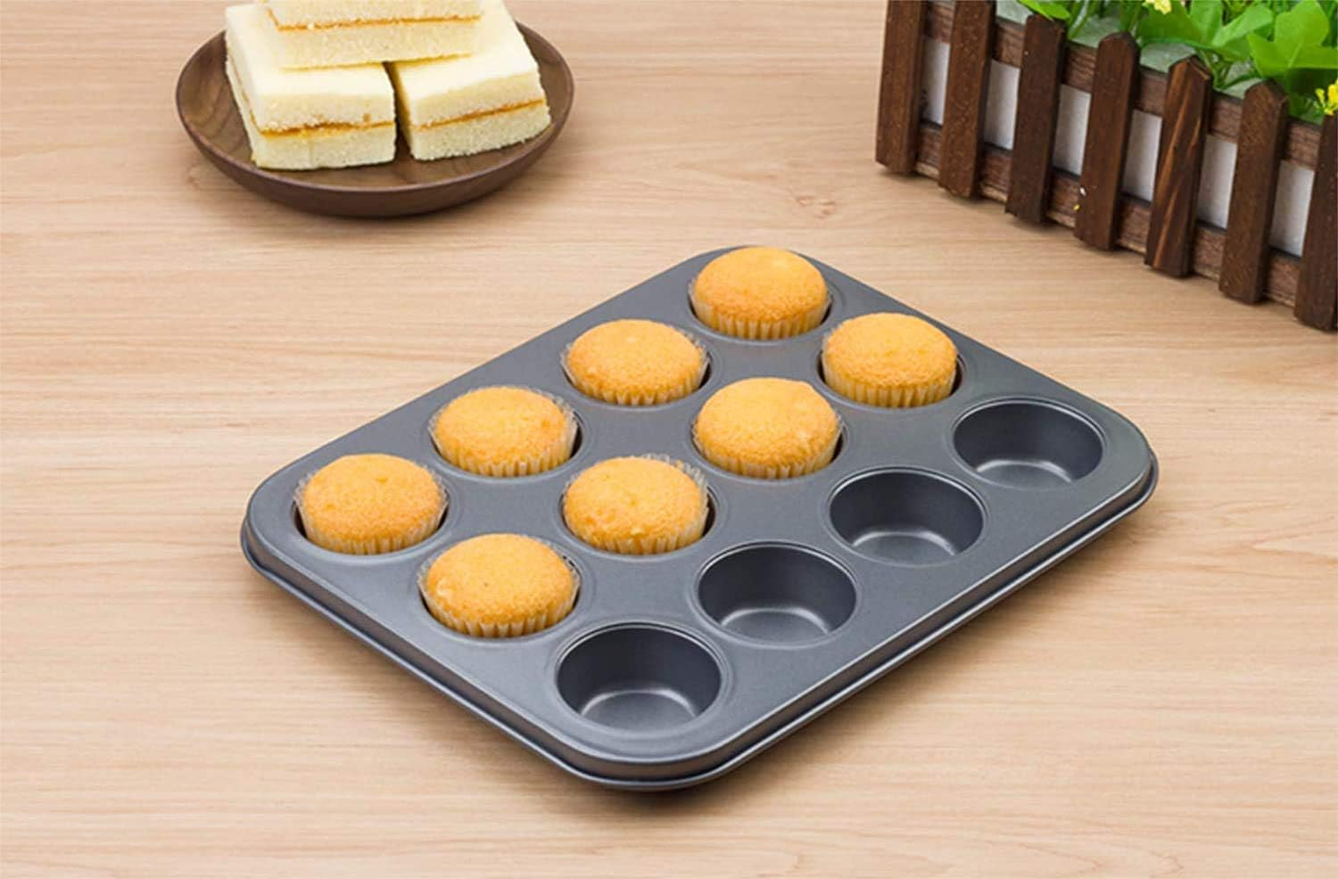 moule-a-muffins-avec-12-moules-avec-revetement-antiadhesif-36-27-3-cm-sfv-.png Moule à muffins, avec 12 moules avec revêtement antiadhésif, 36 * 27 * 3 cm SFV – Image 1