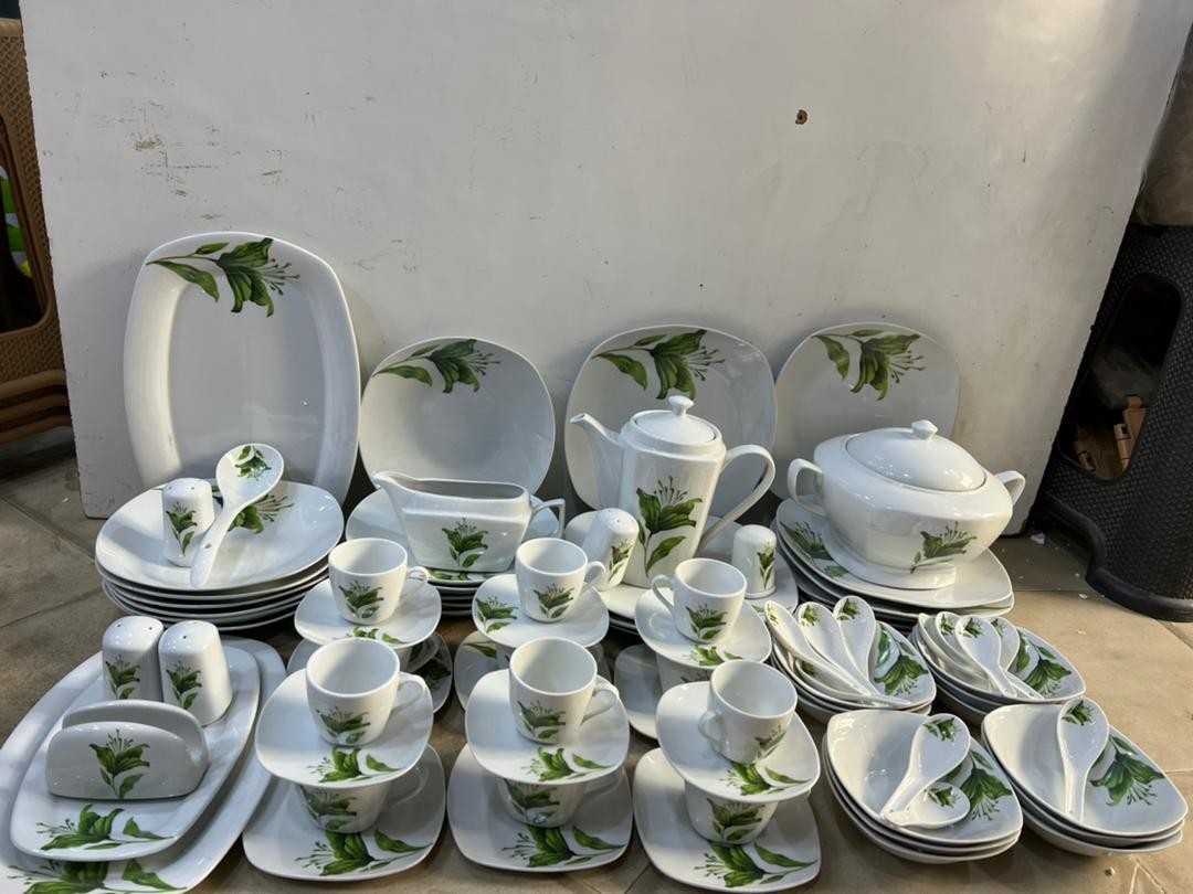 set-88-pieces-de-porcelaines-vip-porcelaine-de-qualite-superieure.jpg Set 88 pièces de porcelaines VIP Porcelaine de qualité supérieure – Image 1