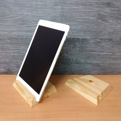 support-de-tablette-en-bambou-1.jpg Support De Tablette En Bambou – Image 1