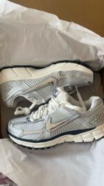 Nike Zoom Vomero 5 – Image 5