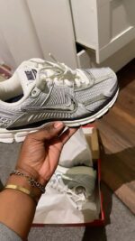 Nike Zoom Vomero 5 – Image 3